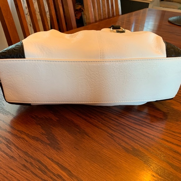 Black and White Leather Handbag with Silver-Toned Hardware - Picture 3 of 11